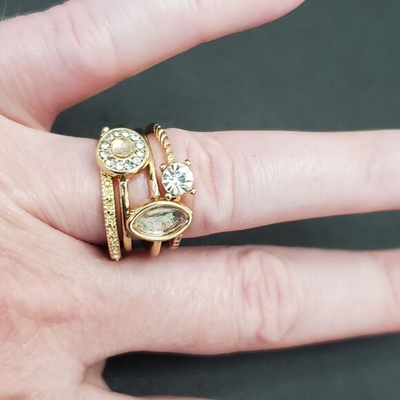 Gold tone stackable rings - set of 4 - size 6 - Picture 3 of 7